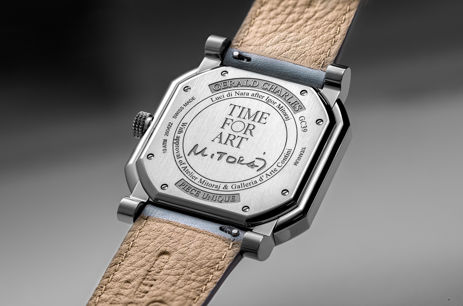 Dos de montre Gerald Charles en acier gravé