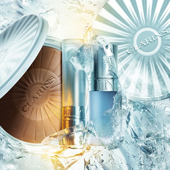Produits Clarins entourés d’eau et de glace