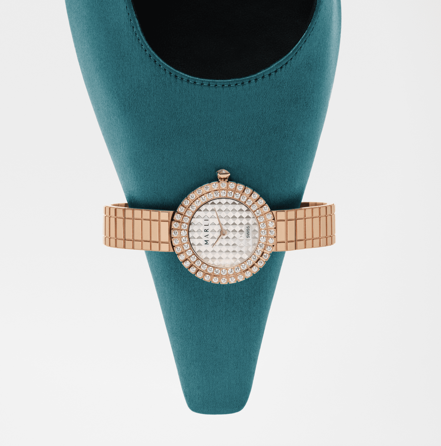 Montre or rose sertie de diamants cadran texturé