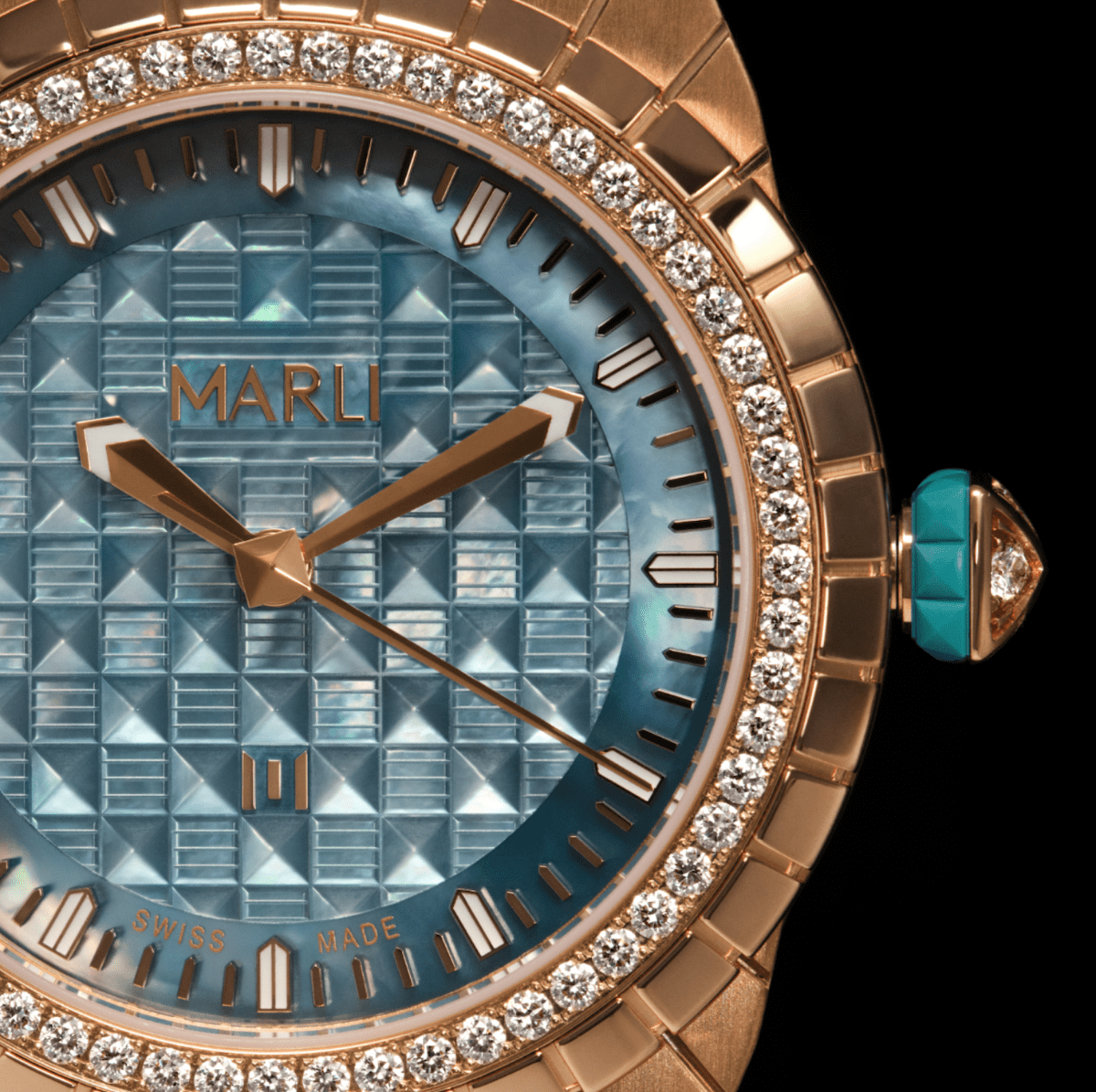 Montre luxe or rose cadran bleu diamants