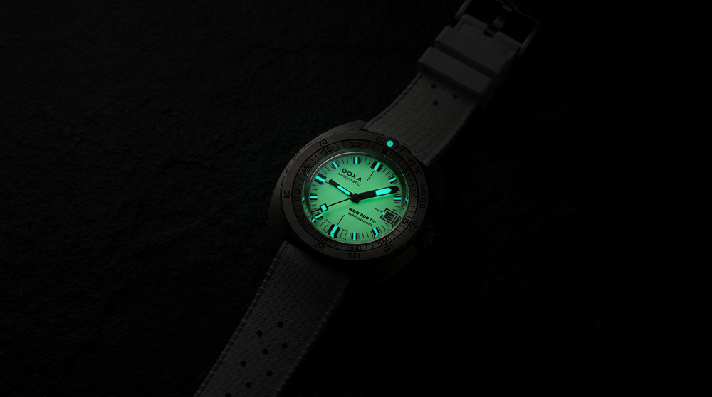 Montre de plongée DOXA au cadran vert lumineux