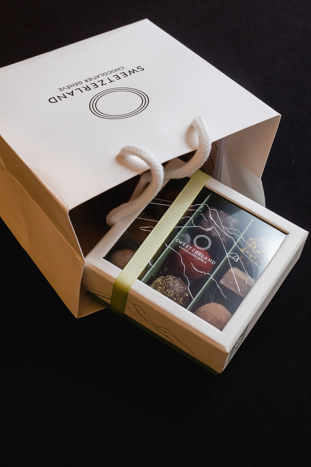 Boîte de chocolats de luxe dans sac cadeau