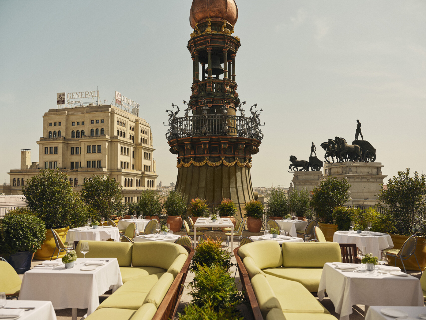 Terrasse panoramique avec vue sur monuments historiques