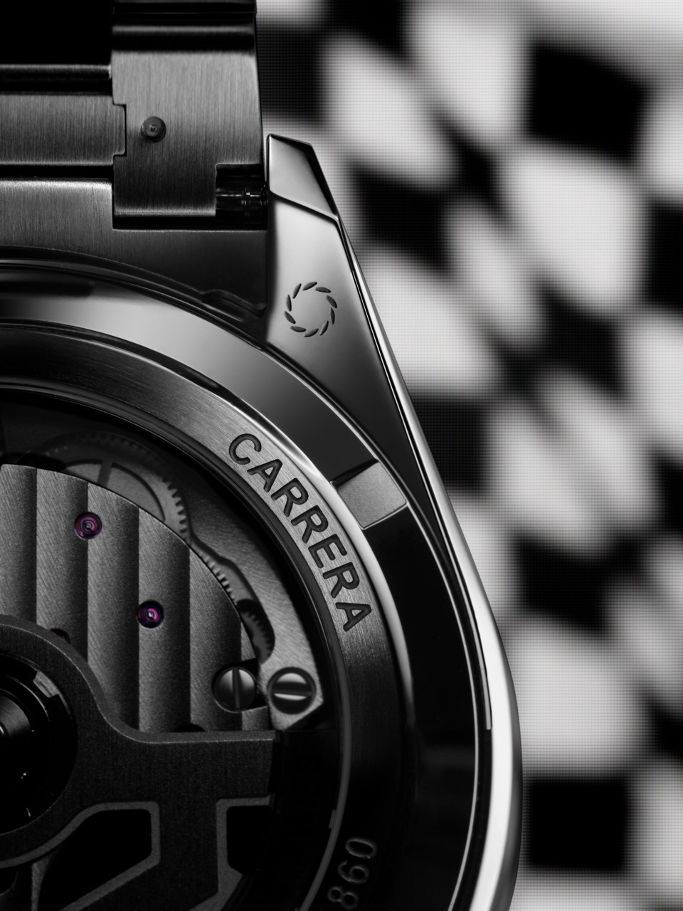 Gros plan du mouvement d’une montre Carrera
