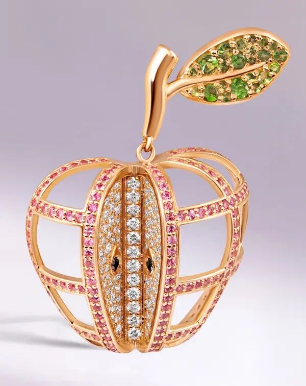Pendentif pomme doré serti de pierres colorées