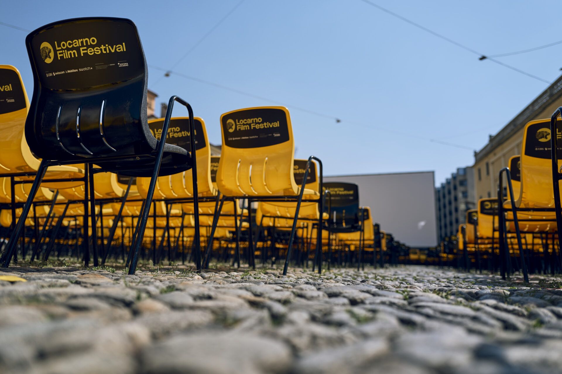 Rangées de chaises du Festival du film de Locarno