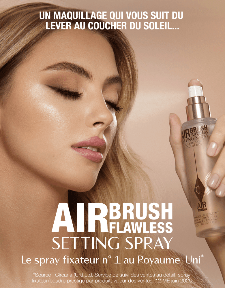 Femme maquillée tenant un spray fixateur Airbrush